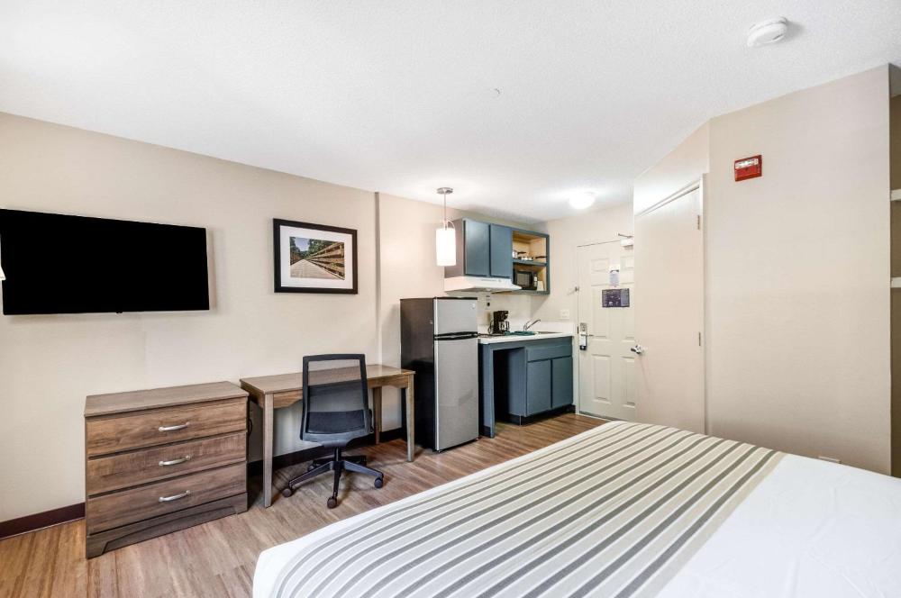 Efficiency King Room - Non-Smoking interior
