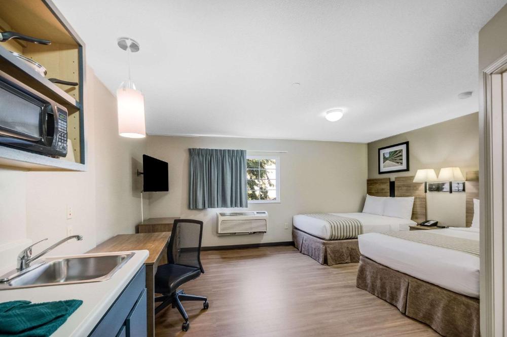 Double Room with Two Double Beds - Non-Smoking interior